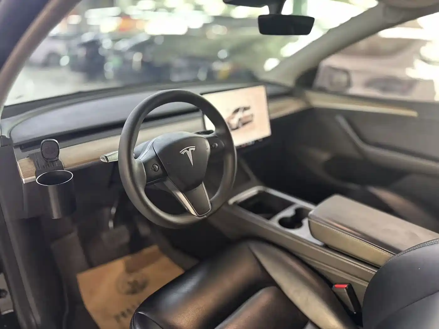 TESLA MODEL Y