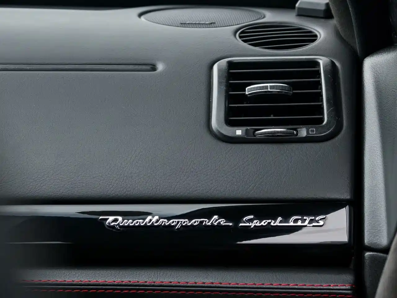 Photo 15 - Maserati Quattroporte