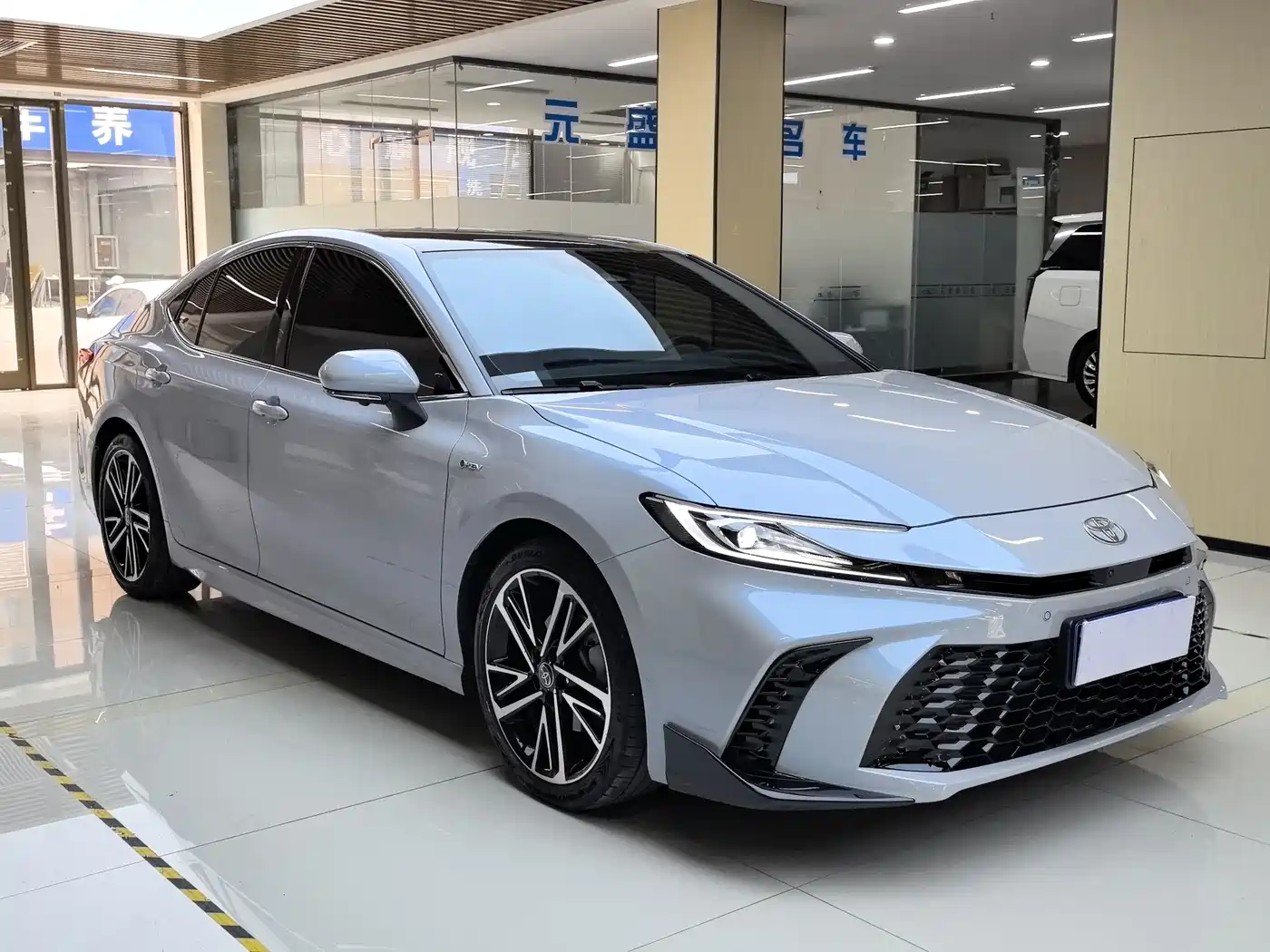 Toyota Camry 2024 Model Dual Hybrid 2.0HS Sport Edition фото 3