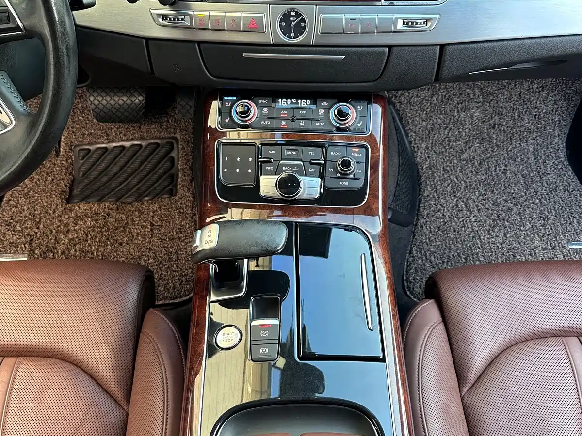 Photo 8 - Audi A8