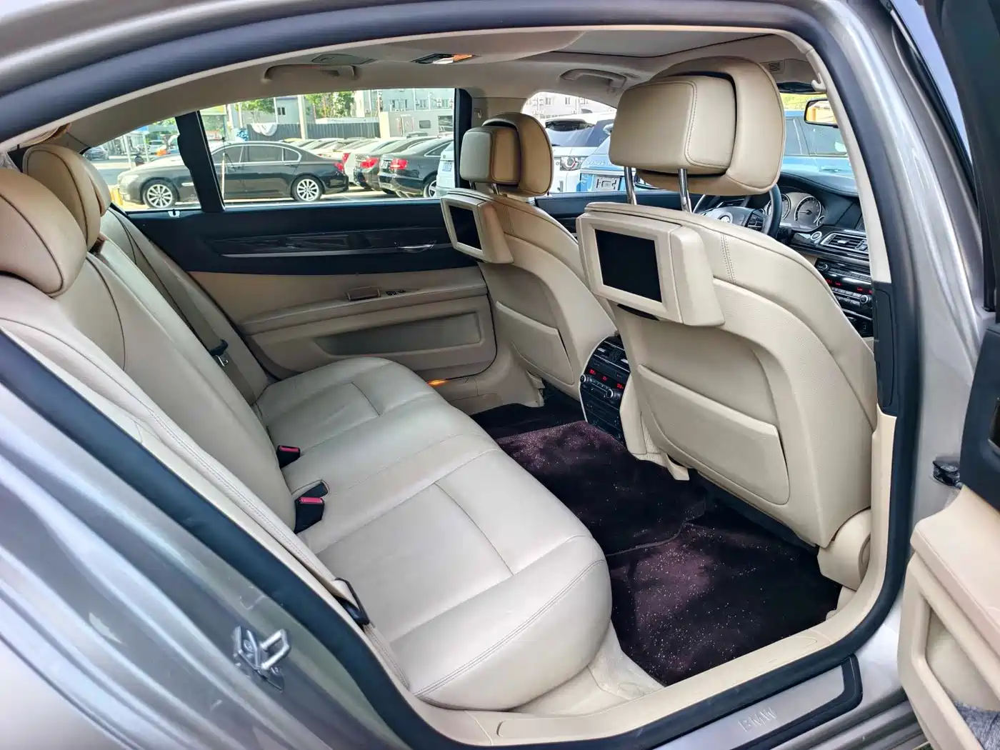 BMW 7 Series 2009 740Li Premium фото 15