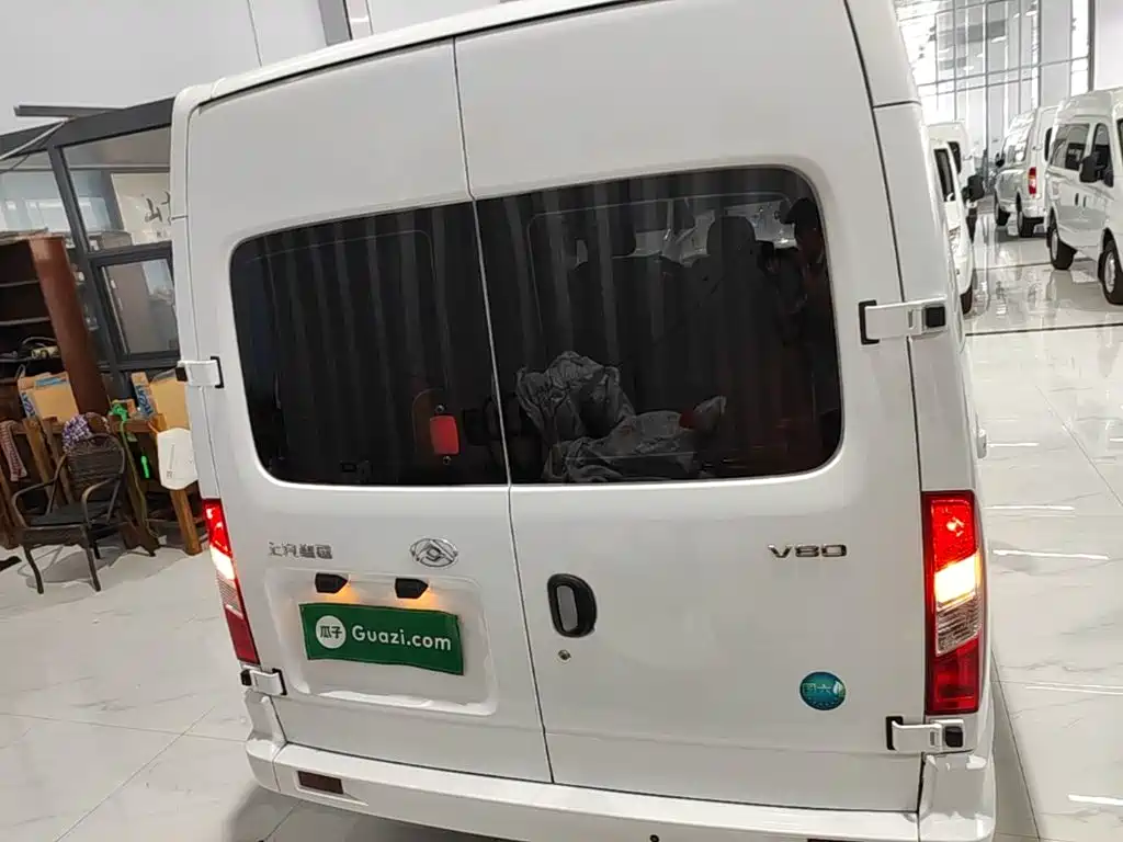 SAIC Maxus Xintu V80 2026 2025 Value Edition Aoyun 2.0T Manual Short Wheelbase Medium Roof 127Ps 5/6-seater