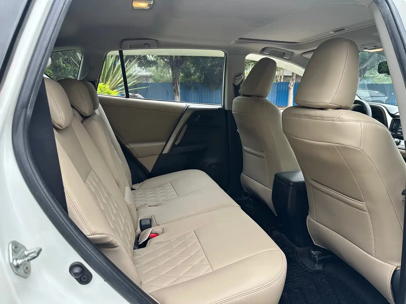 Toyota RAV4 Rongfang 2015 2.0L CVT 2WD Trend Edition фото 8