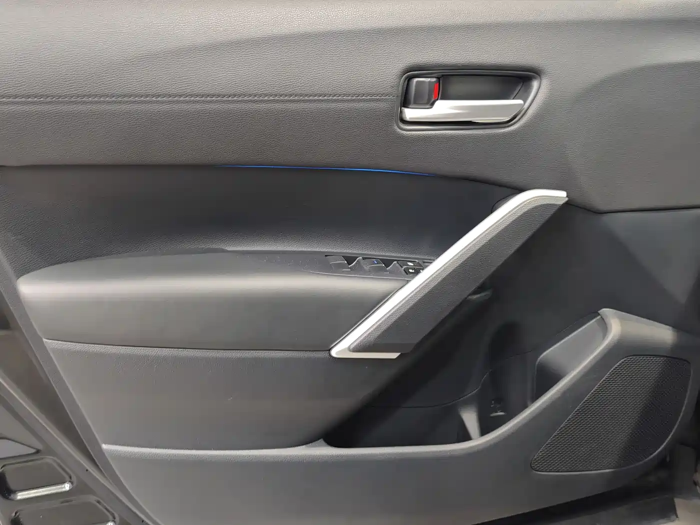 Toyota Frontlander 2022 2.0L CVT Luxury PLUS Edition фото 15