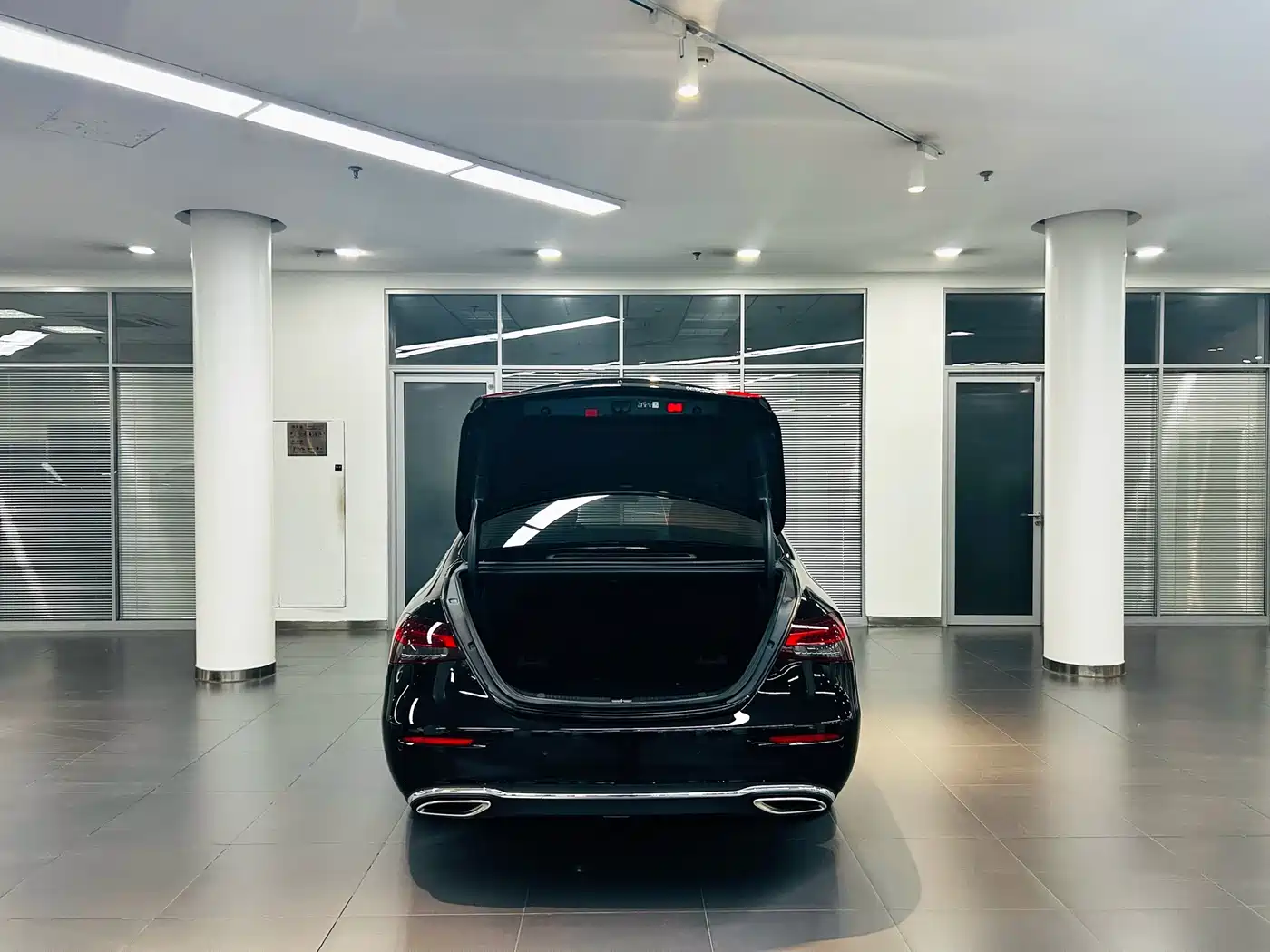 Mercedes-Benz E-Class 2023 Facelift E 300 L Fashion фото 6