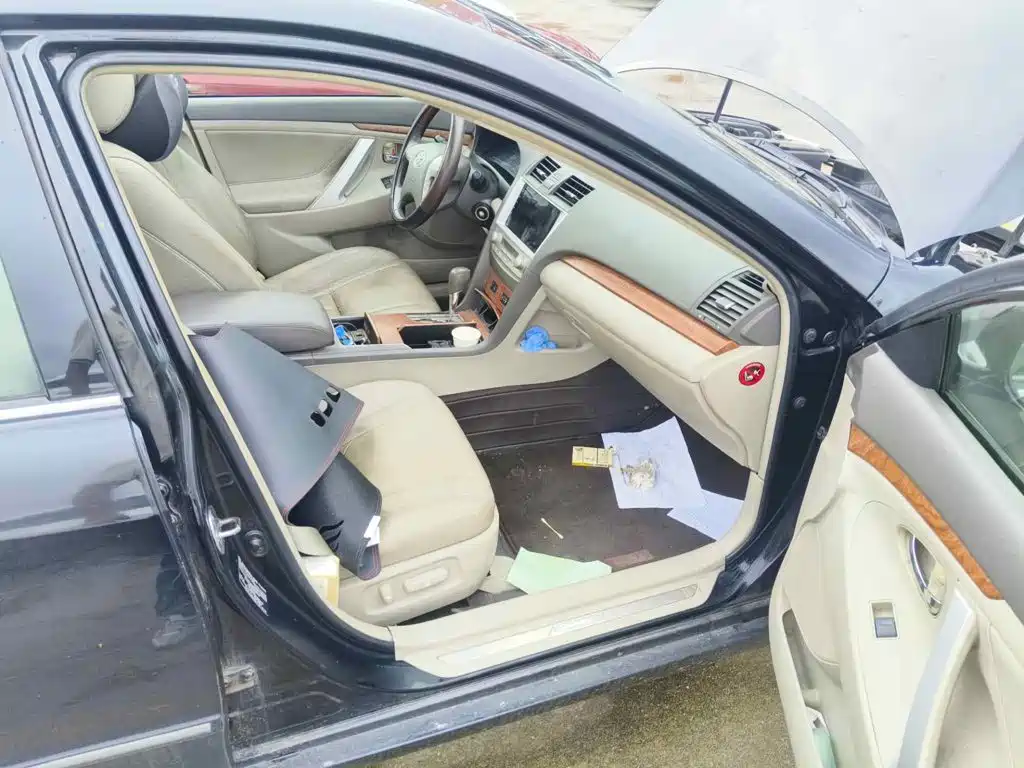 Фото 13 - Toyota Camry