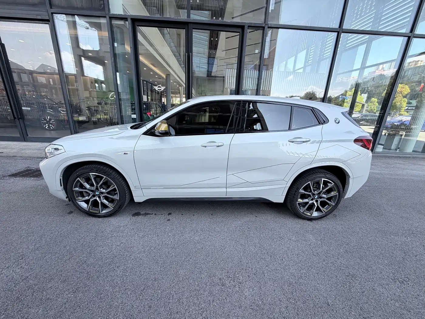 BMW X2 2024 2023 sDrive 25i Radiance Edition