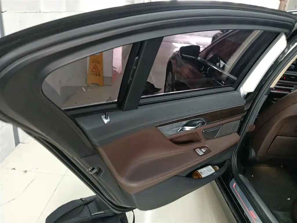 BMW 7 Series 2016 730Li Leading фото 19