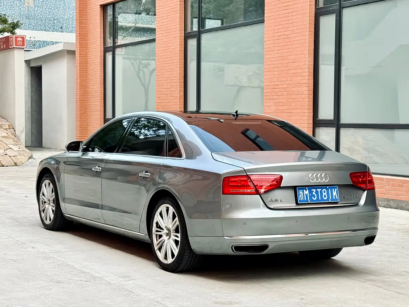 Фото 6 - Audi A8