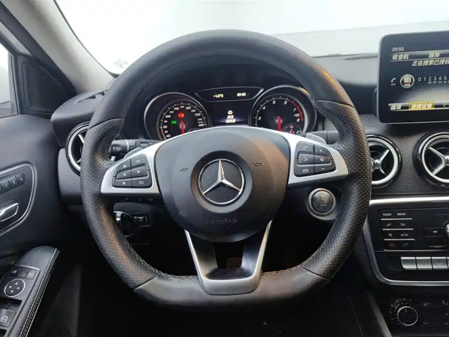 Mercedes-Benz GLA 2019 GLA 200 Dynamic фото 15