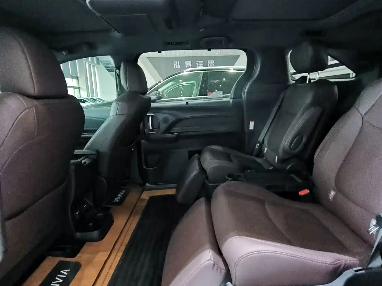 Toyota Granvia 2024 2023 2.5L Hybrid Flagship VIP Edition