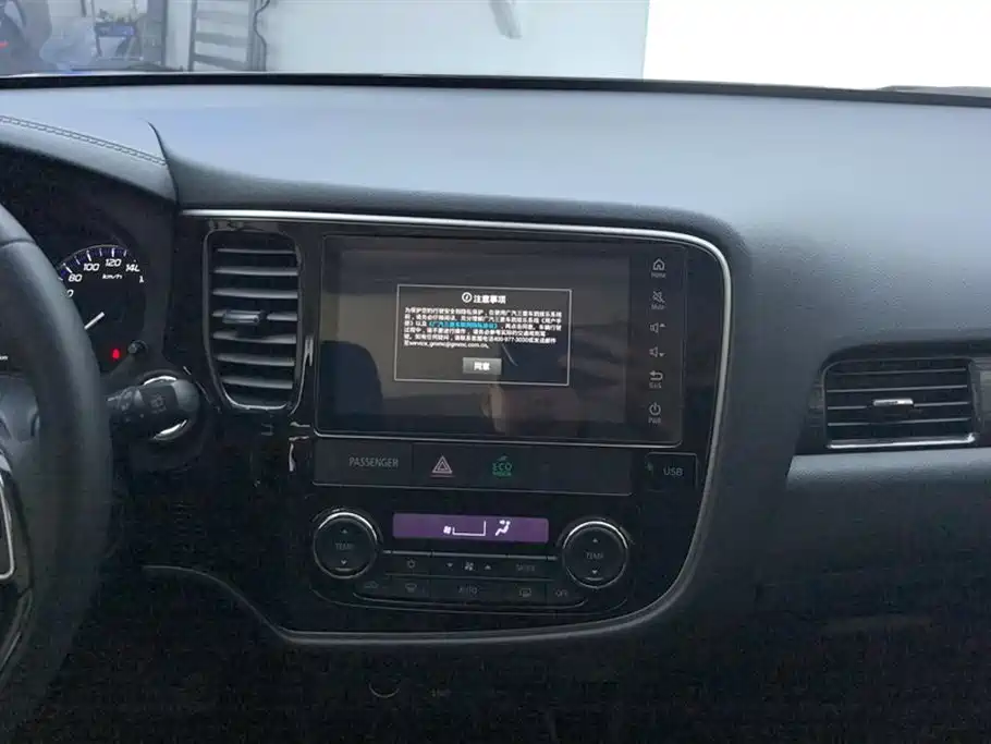 Mitsubishi Outlander 2020 2.4L 4WD Luxury 5-seater фото 13