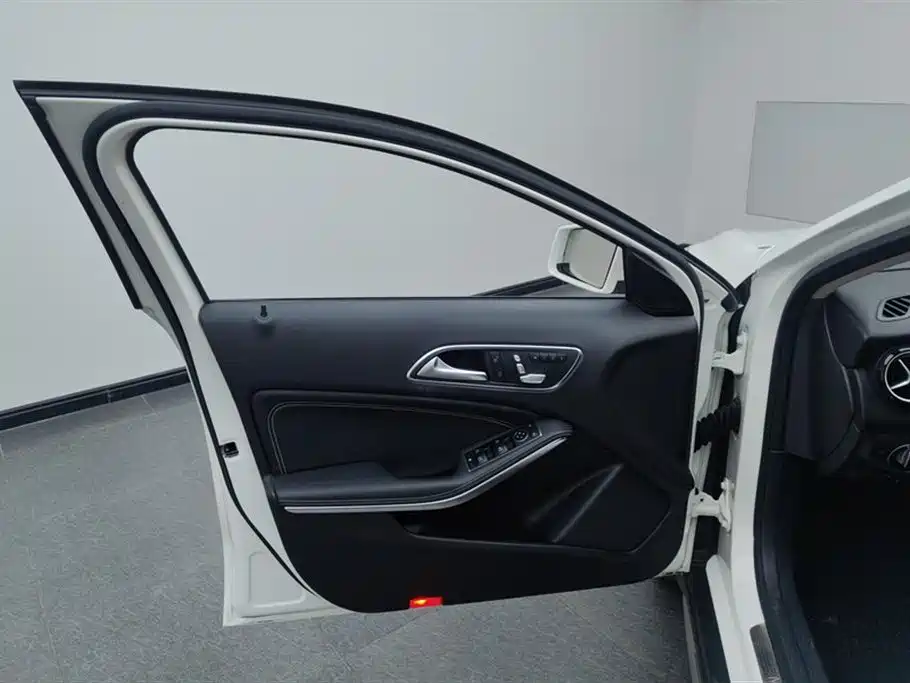 Mercedes-Benz GLA 2019 GLA 200 Dynamic фото 7