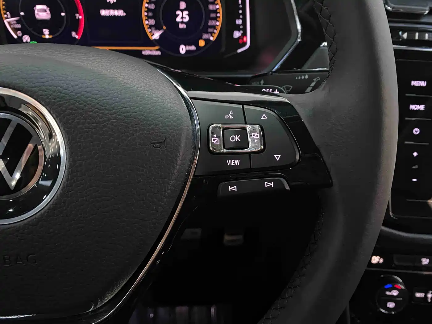 Volkswagen Tiguan L 2021 330TSI Automatic 2WD Smart фото 15