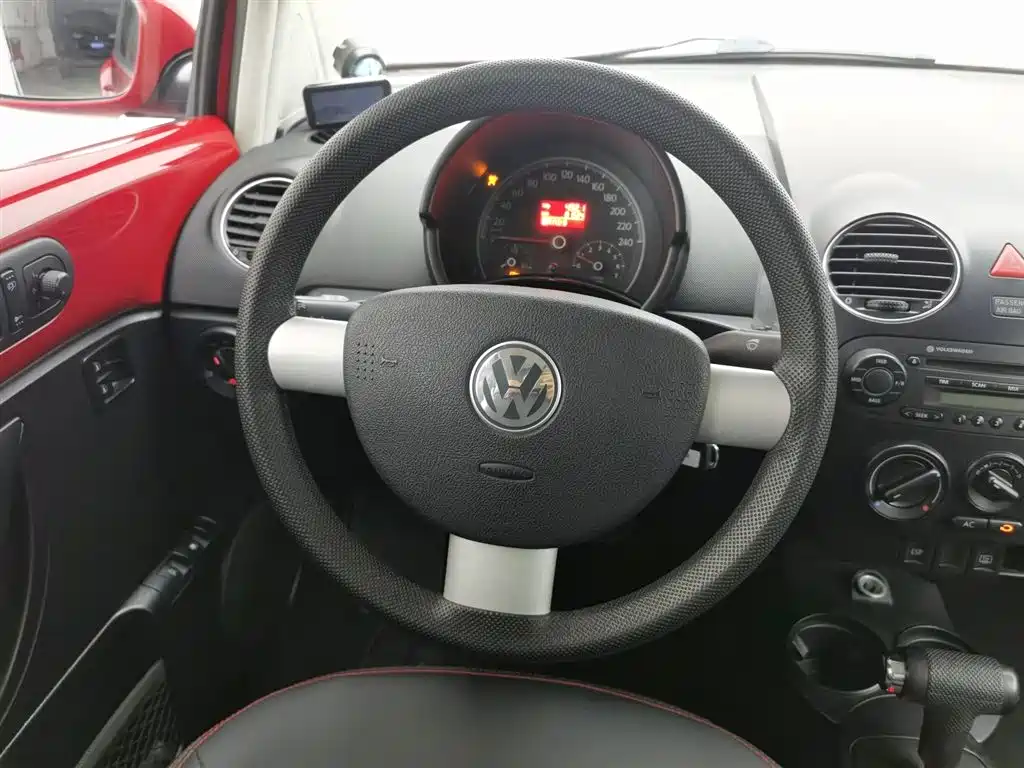 Volkswagen Beetle 2010 Model 1.6 AT фото 11