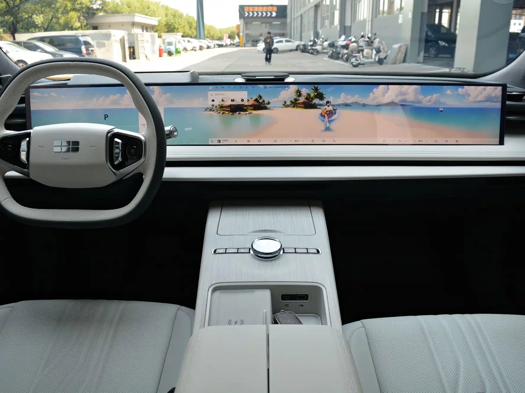 Photo 11 - Geely Galaxy Galaxy E8