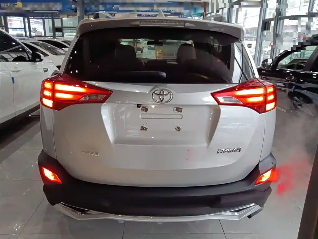 Toyota RAV4 Rongfang 2013 2.0L CVT 2WD Urban фото 4