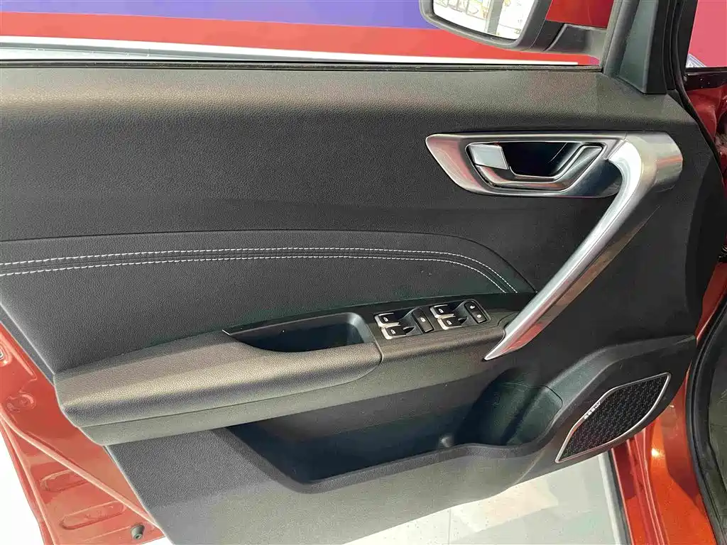 Фото 12 - Geely Vision X3