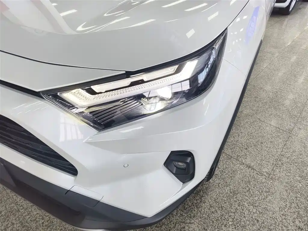 Toyota RAV4 Rongfang 2023 2.0L CVT FWD Style Plus Edition фото 18