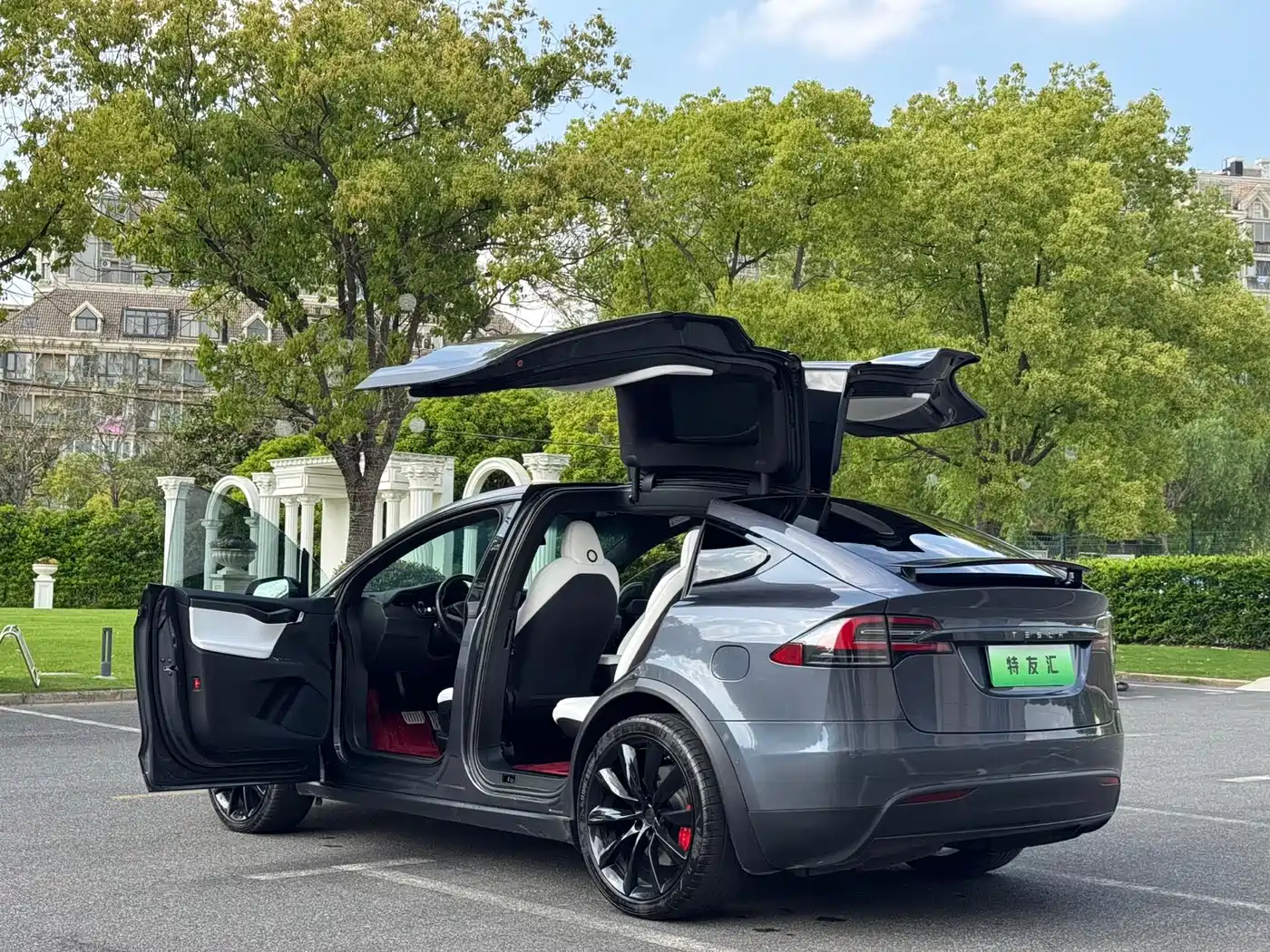 TESLA MODEL X