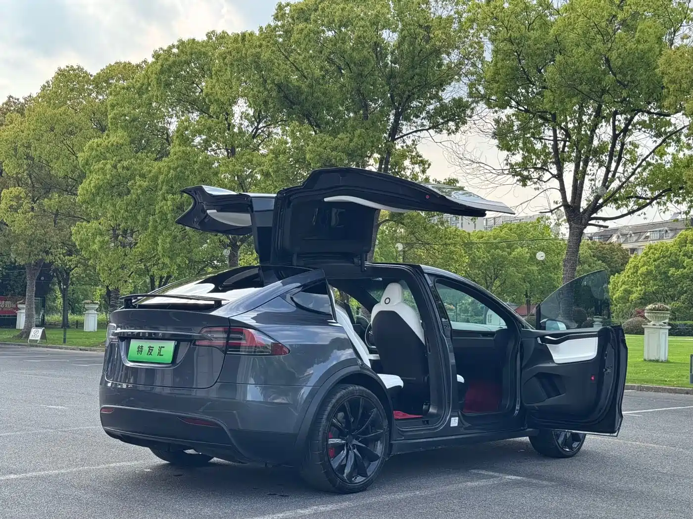 TESLA MODEL X