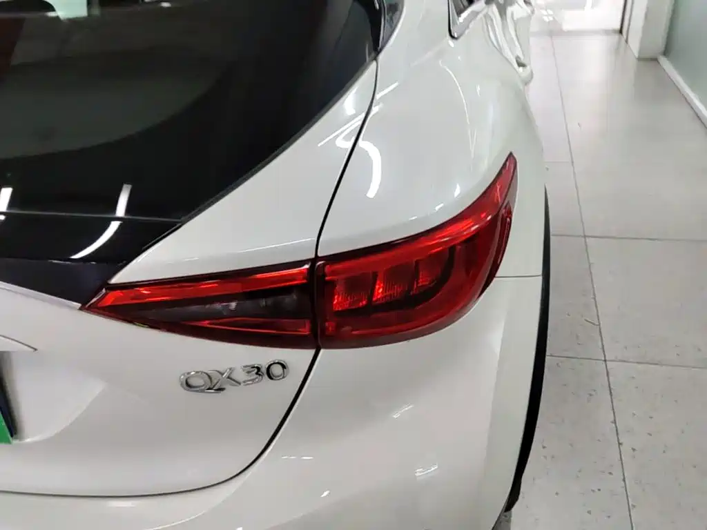 Infiniti QX30 2017 2017 Model 1.6T 2WD Sport