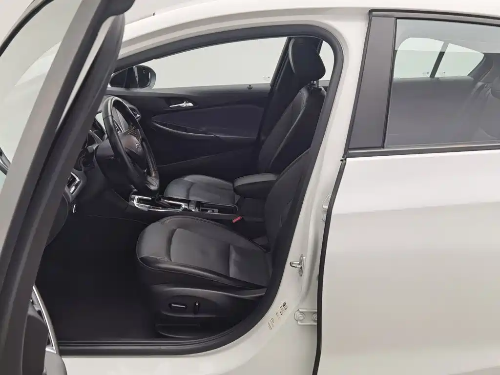 Chevrolet Cruze 2019 2018 Redline 330T Dual-Clutch Leading Edition