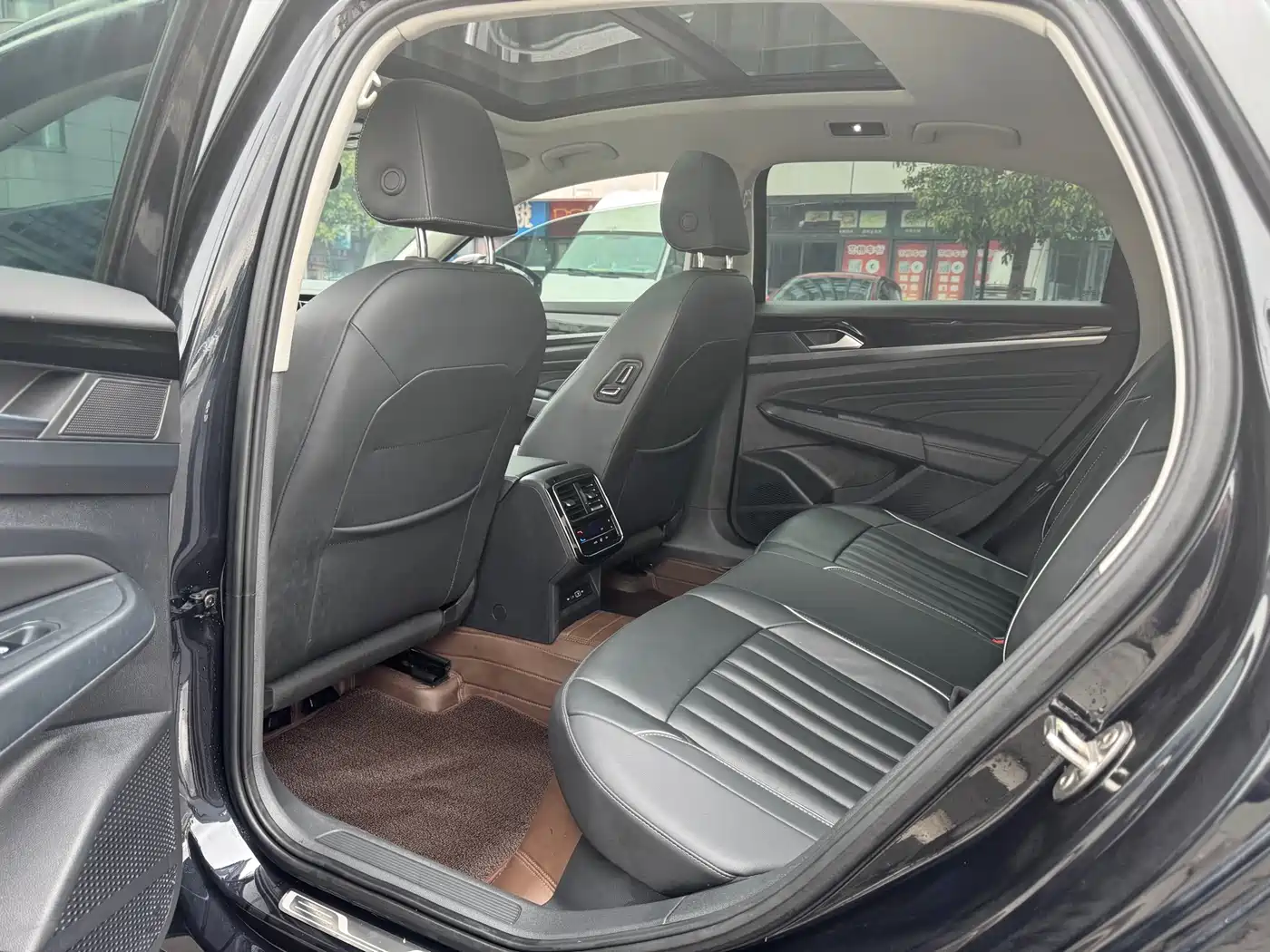 Volkswagen Passat 2023 Facelift 330TSI Starlight Elite Edition фото 9