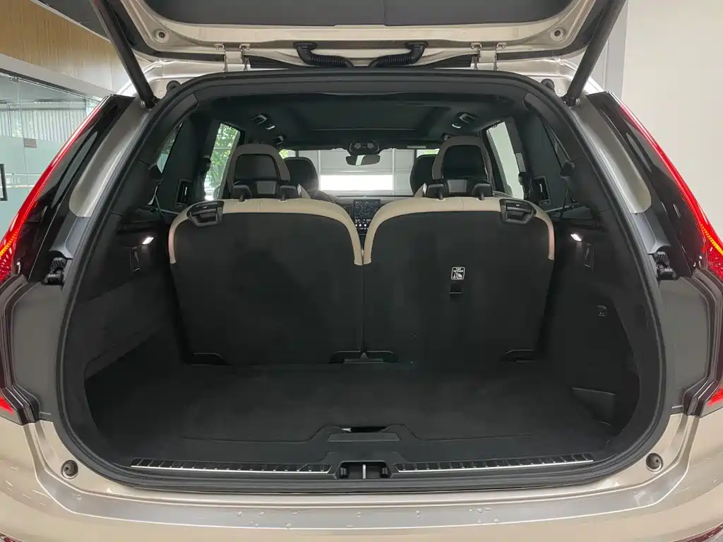 Volvo XC90 2025 2025 Facelift B6 Intelligent Luxury 6-Seater