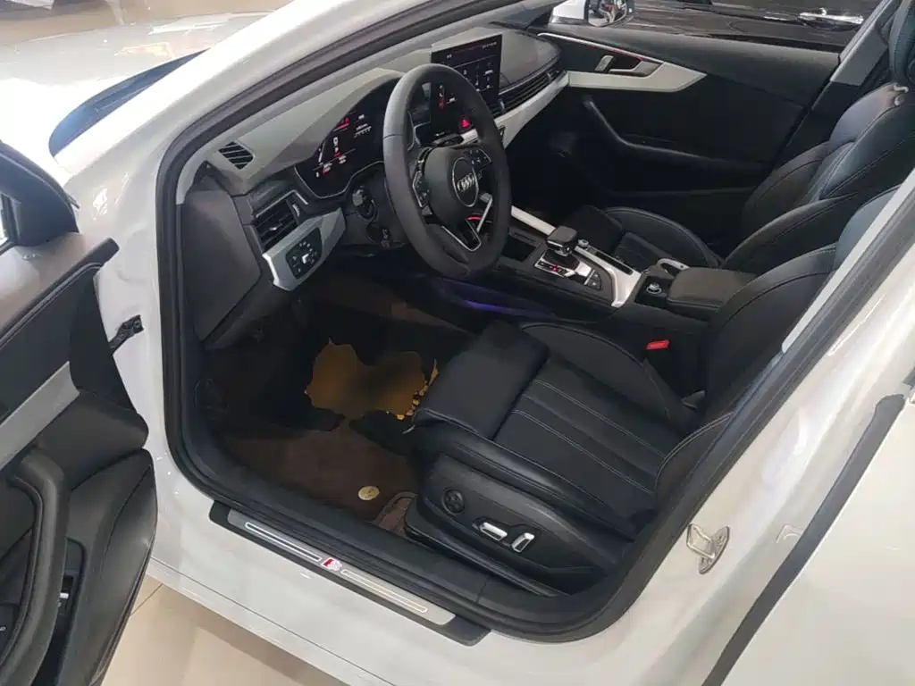 Фото 16 - Audi A4L