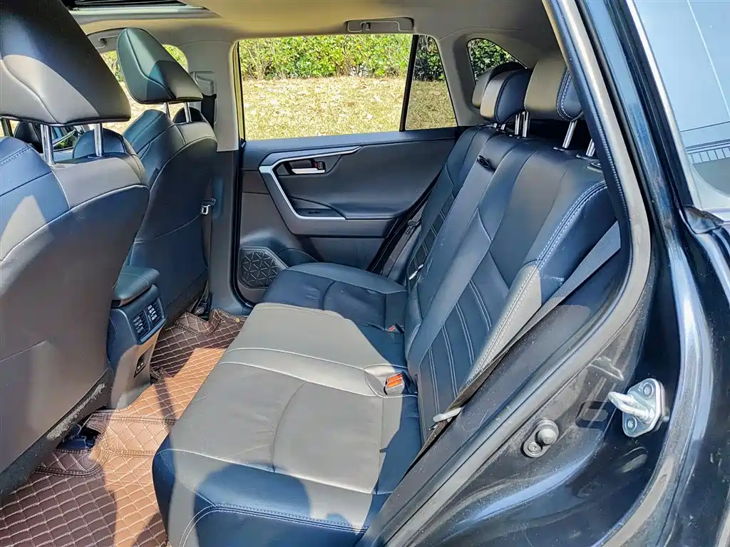 Toyota Wildlander 2022 2.0L CVT FWD Luxury PLUS Edition фото 8