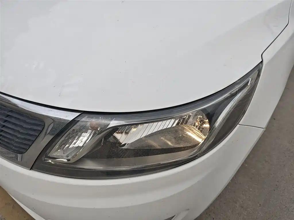 Kia K2 2012 Sedan 1.4L MT GLS Commemorative Edition фото 24