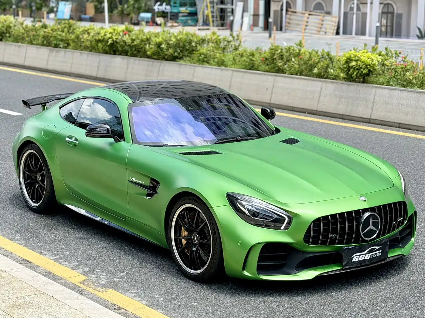 صورة 3 - Mercedes-Benz AMG GT