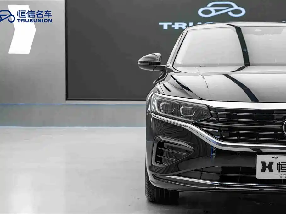 Volkswagen Passat 2022 330TSI Luxury Edition фото 8