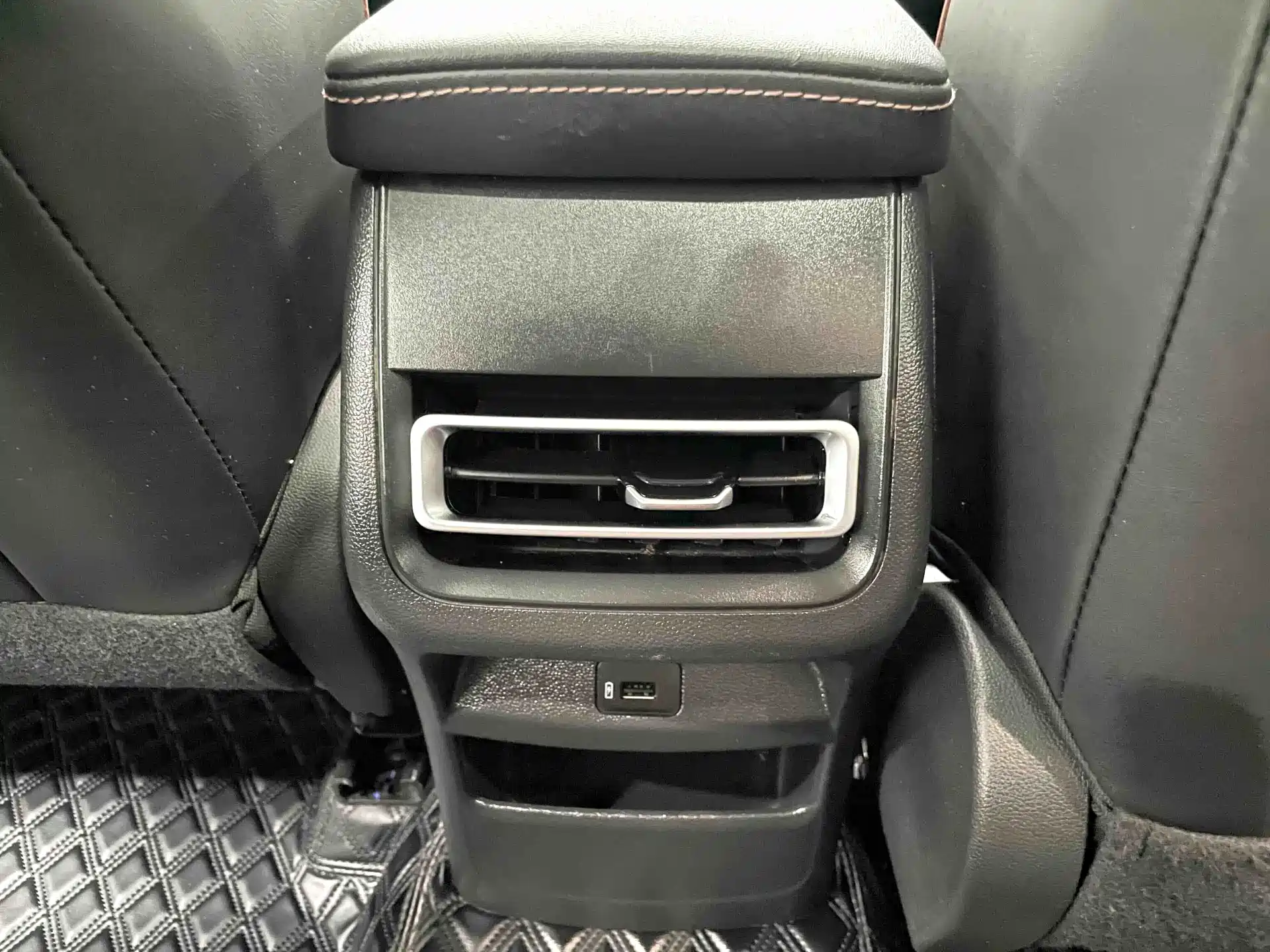 Фото 10 - Changan Eado