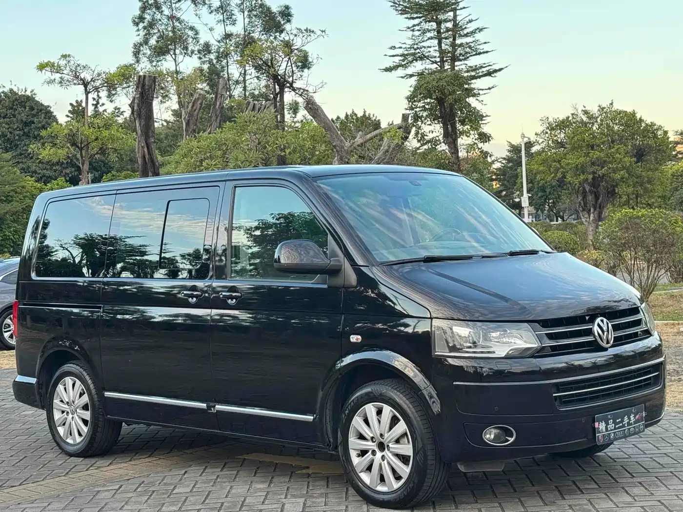 Volkswagen Multivan 2012 2.0TSI 2WD Business Edition фото 3