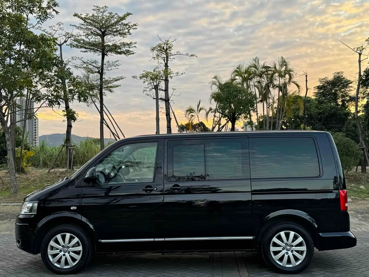 Volkswagen Multivan 2012 2.0TSI 2WD Business Edition фото 8