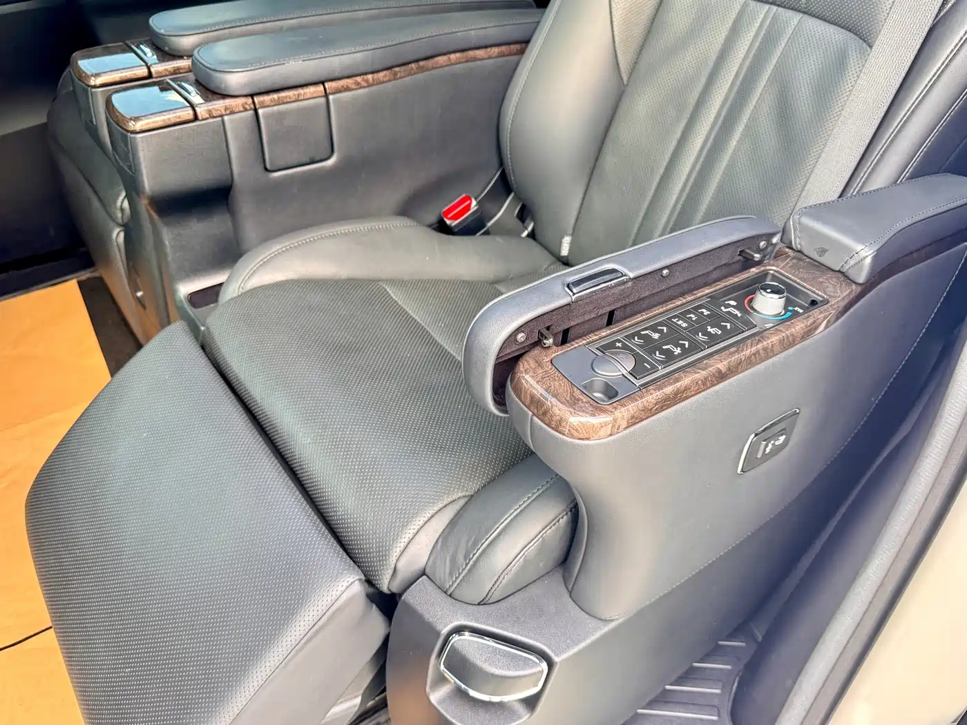 Toyota Alphard 2021 Hybrid 2.5L Premium фото 14