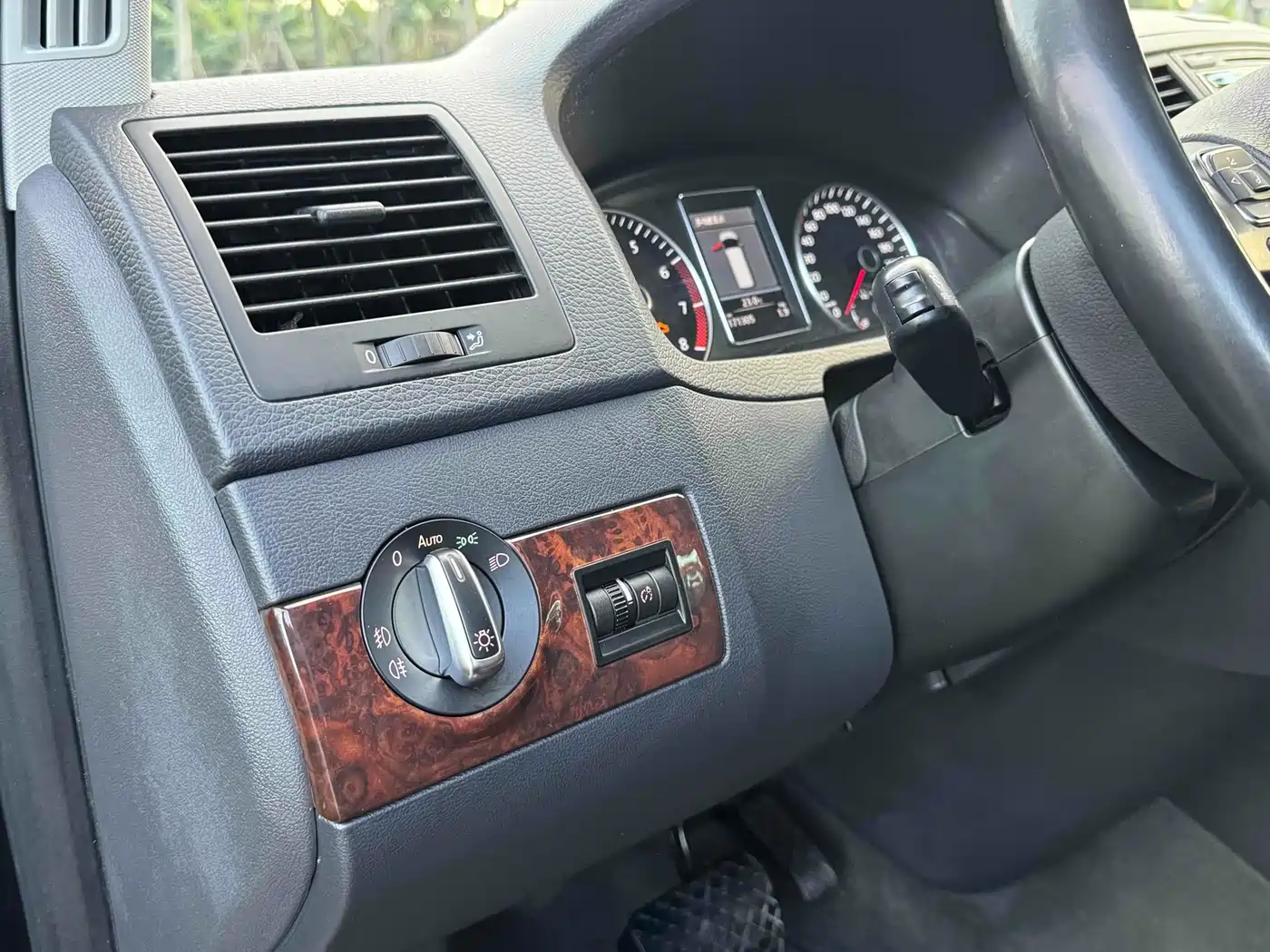 Volkswagen Multivan 2012 2.0TSI 2WD Business Edition фото 23