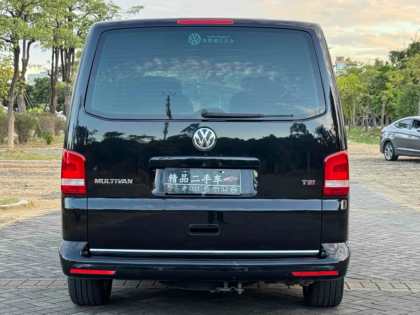 Volkswagen Multivan 2012 2.0TSI 2WD Business Edition фото 4
