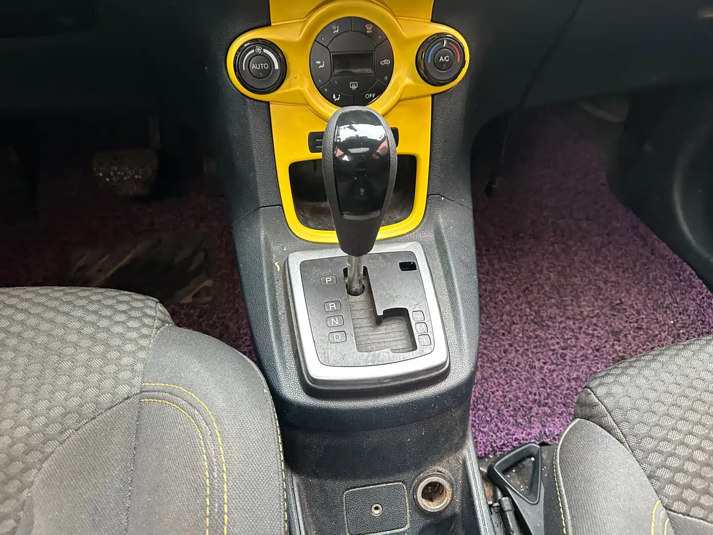 Фото 10 - Ford Fiesta