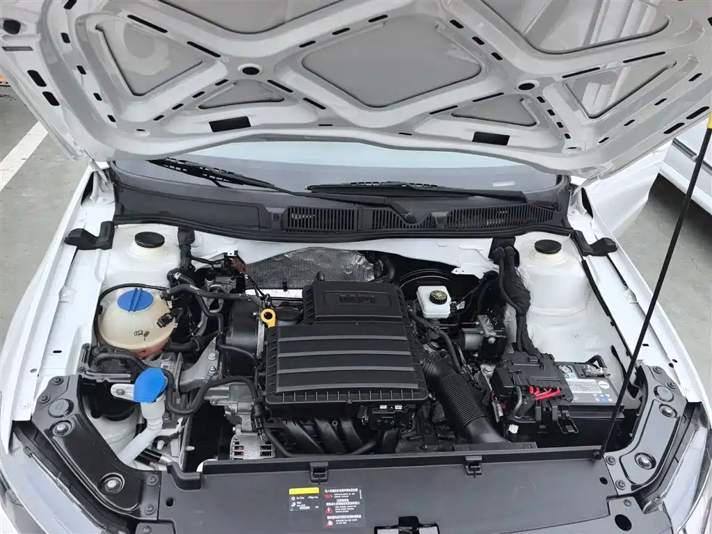 Volkswagen Lavida 2017 1.6L Automatic Comfort Edition фото 20