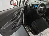 Photo 16 - Chevrolet Trax