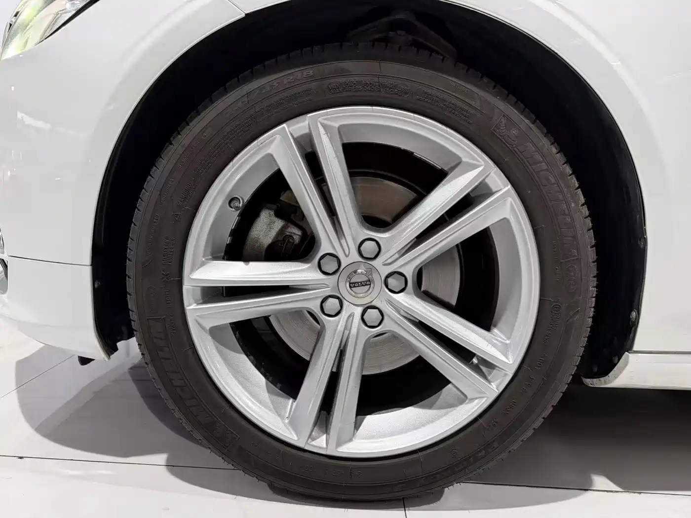 Фото 12 - Volvo S90