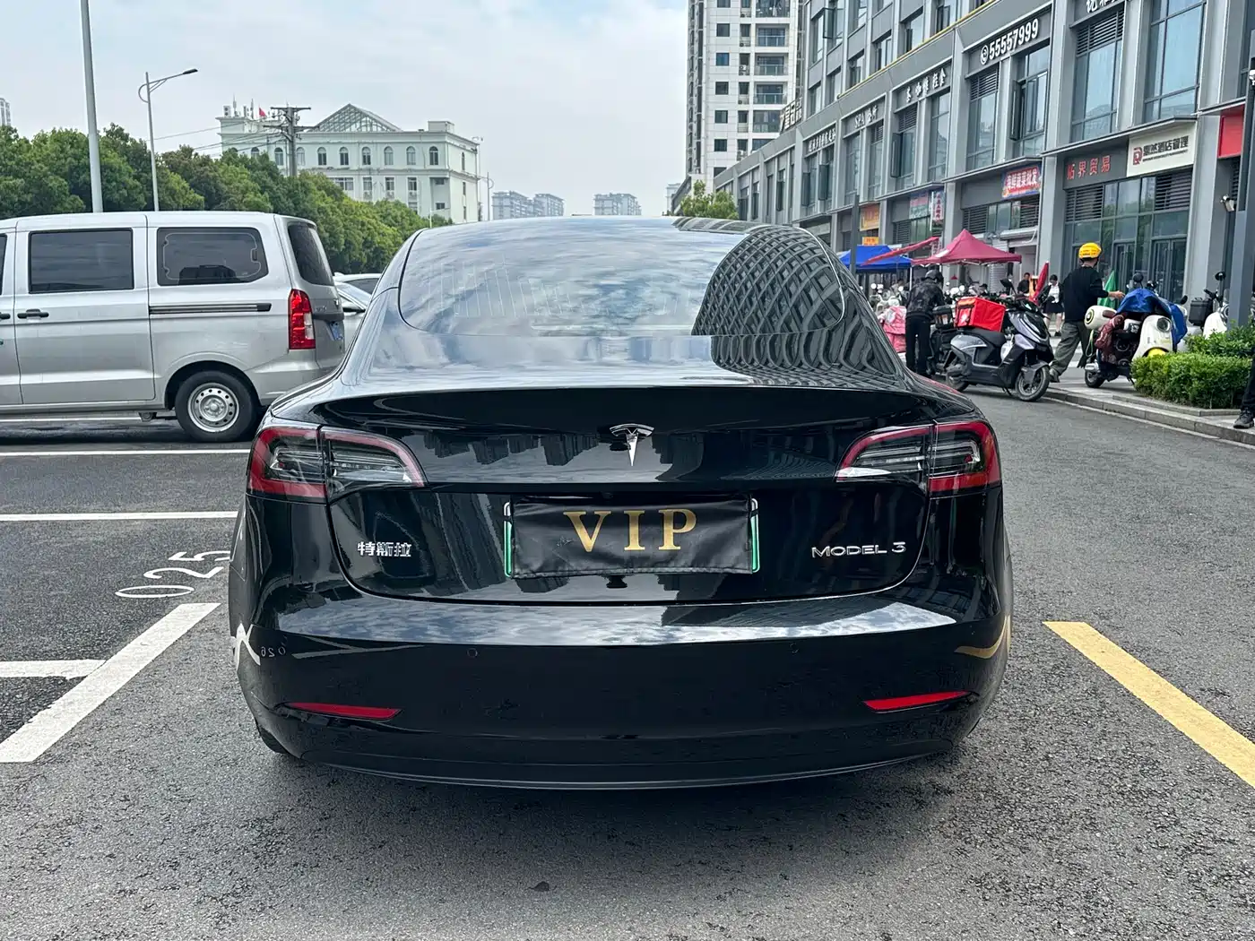 TESLA MODEL 3