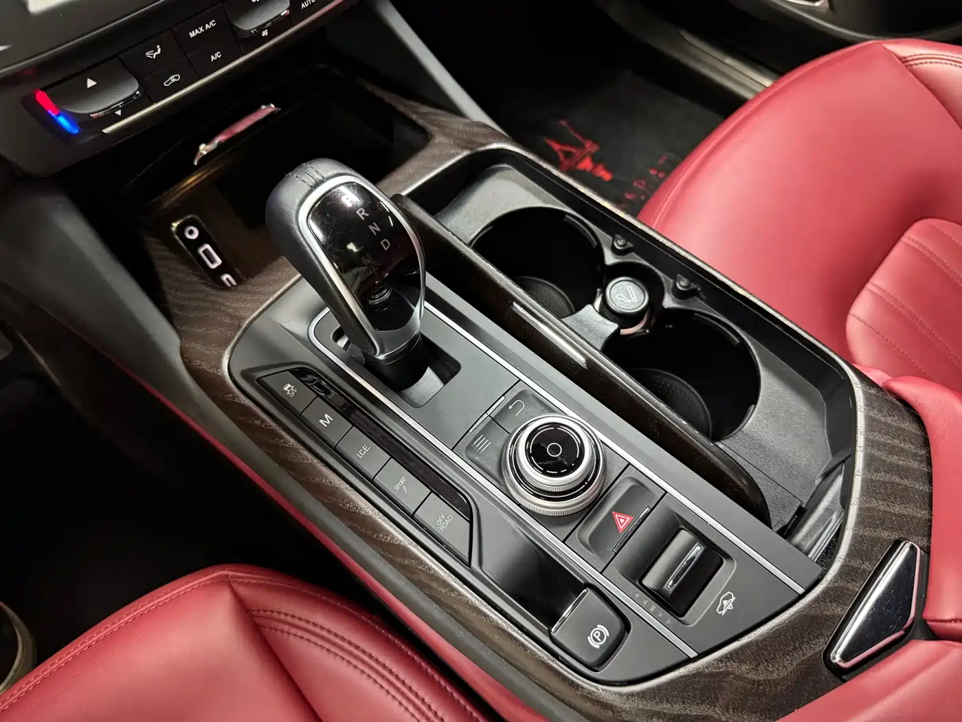 Фото 41 - Maserati Levante