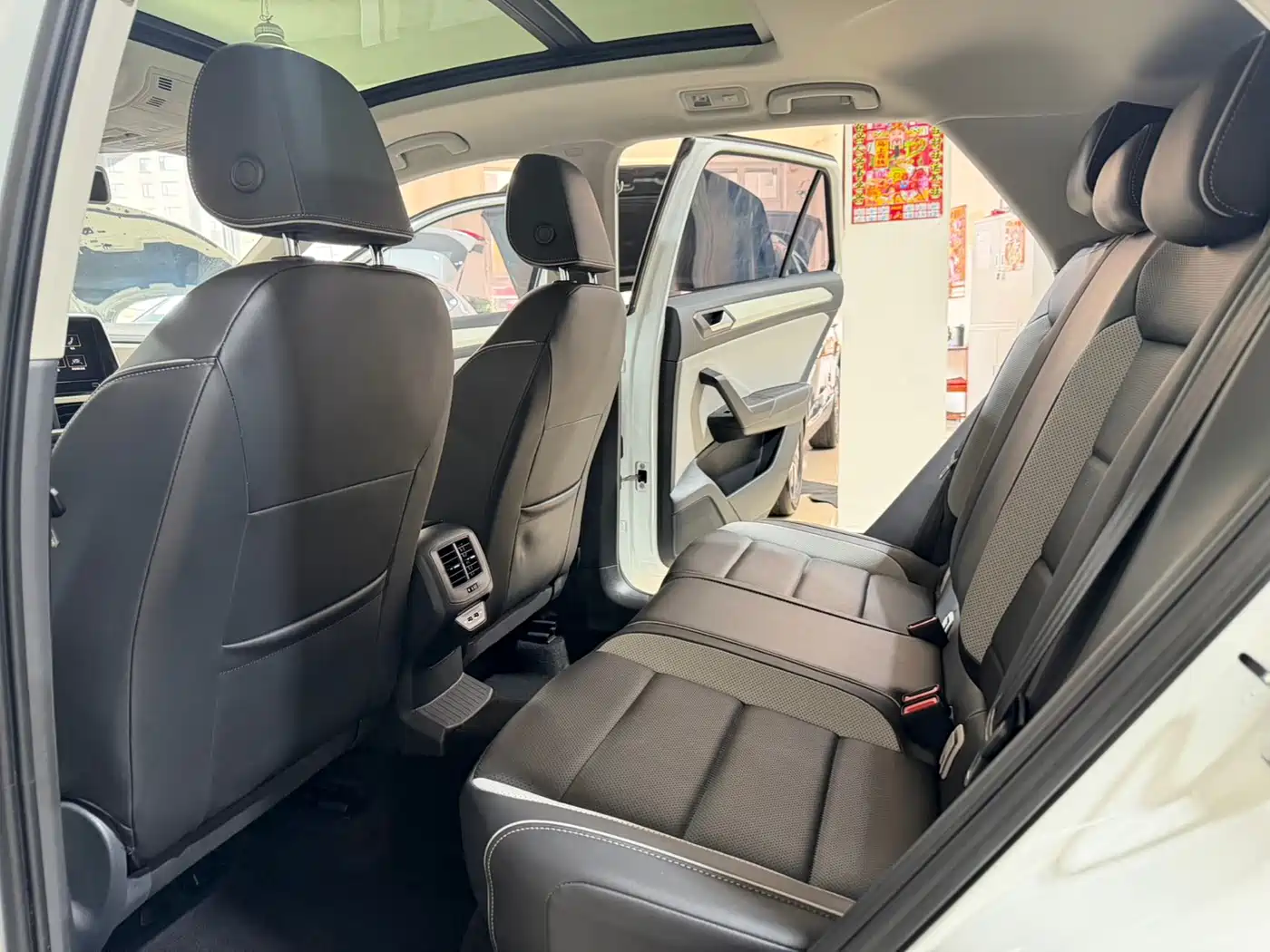 VOLKSWAGEN T ROC EXPLORING SONGS