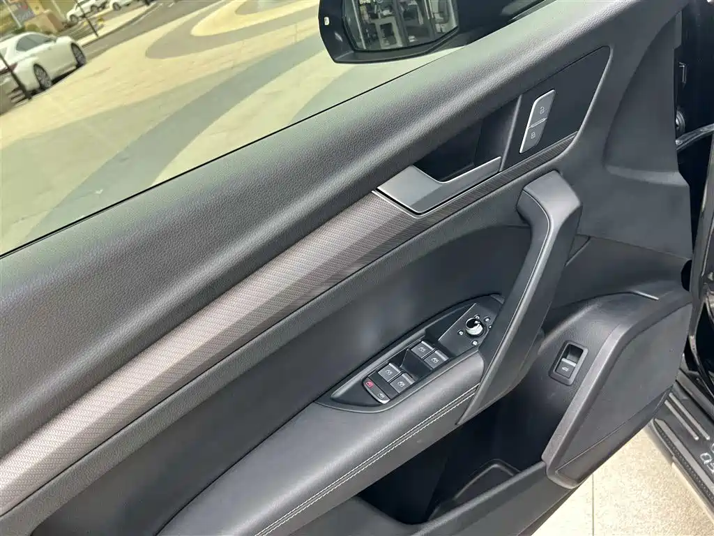 Audi Q5L 2023 40T Luxury Dynamic фото 8