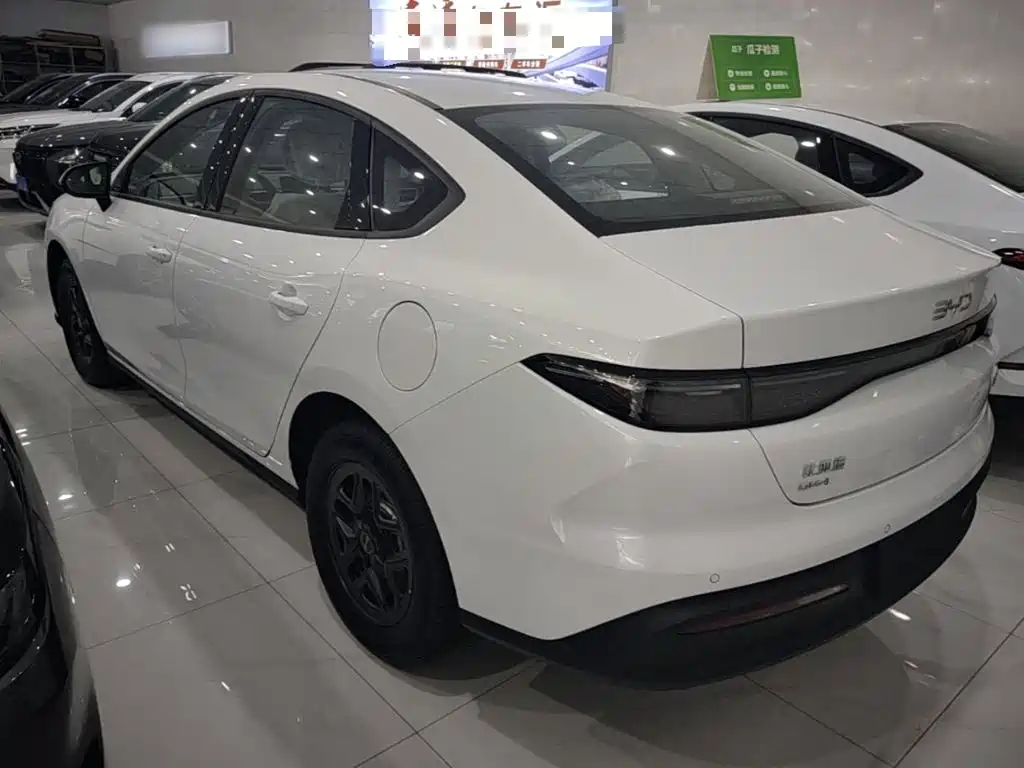 2026 BYD Hai Bao 05 DM-i