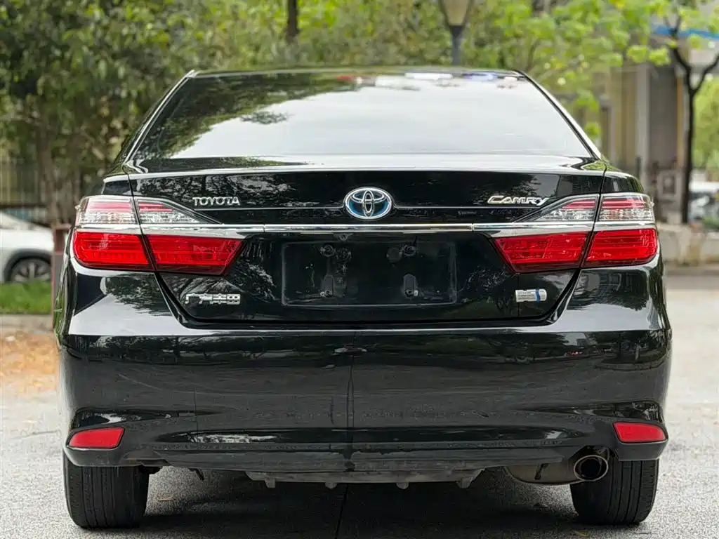 Toyota Camry 2016 Hybrid 2.5HG 10th Anniversary Luxury Navigation Edition фото 5